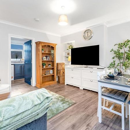 Modern & Spacious 2 Bedroom House - Free Parking - Front & Back Garden - Private Main Door Entrance Edimburgo Esterno foto