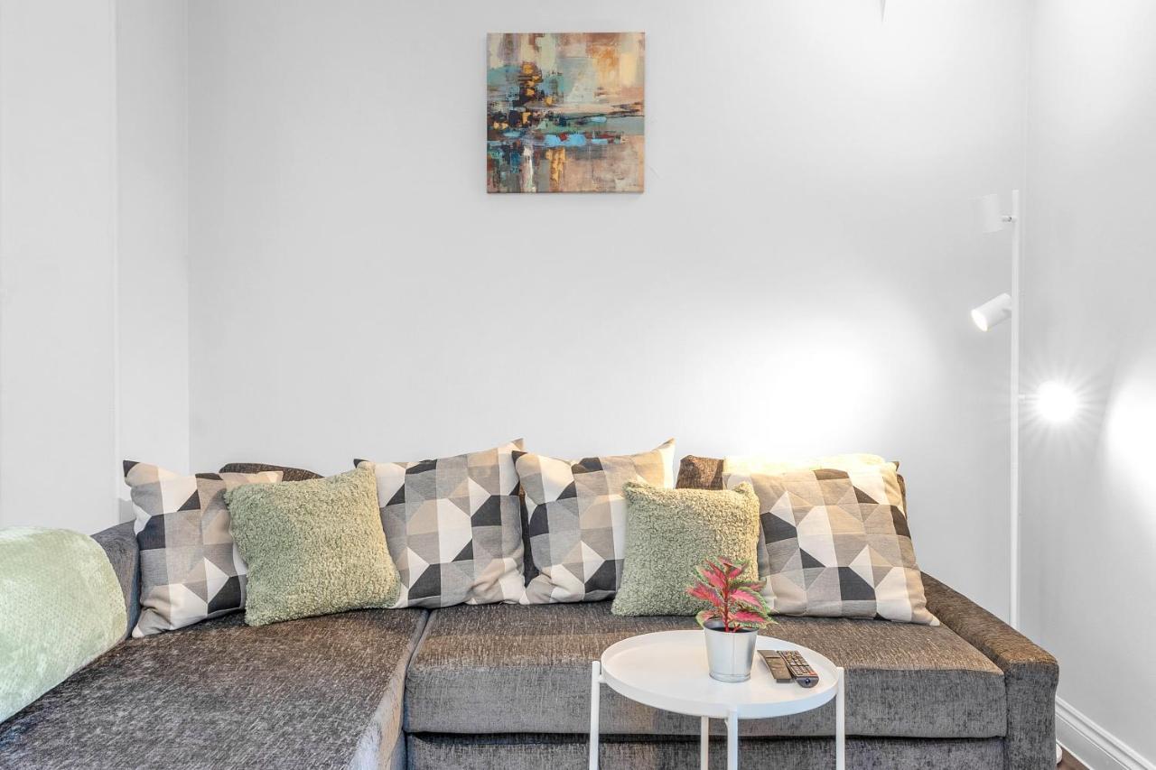 Modern & Spacious 2 Bedroom House - Free Parking - Front & Back Garden - Private Main Door Entrance Edimburgo Esterno foto