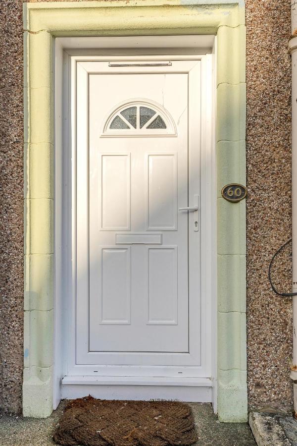 Modern & Spacious 2 Bedroom House - Free Parking - Front & Back Garden - Private Main Door Entrance Edimburgo Esterno foto