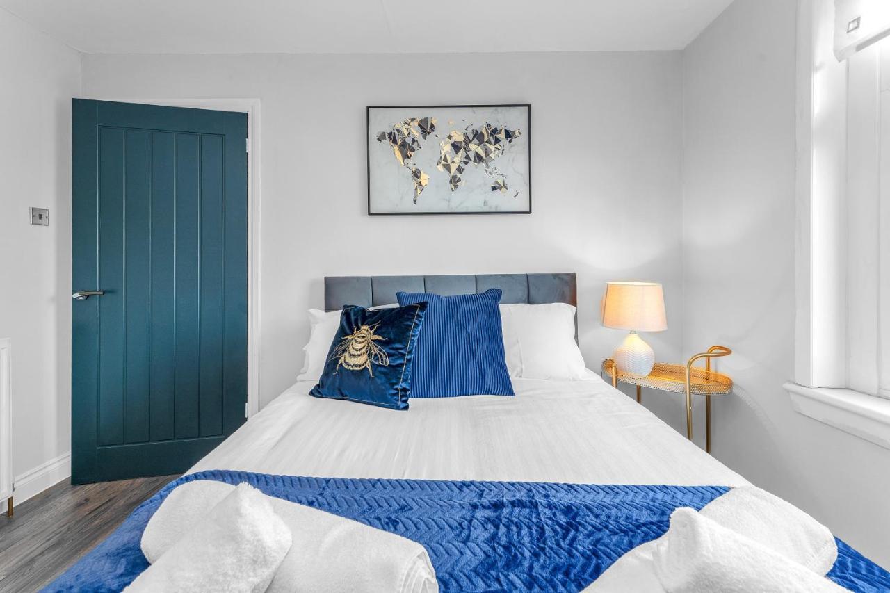 Modern & Spacious 2 Bedroom House - Free Parking - Front & Back Garden - Private Main Door Entrance Edimburgo Esterno foto