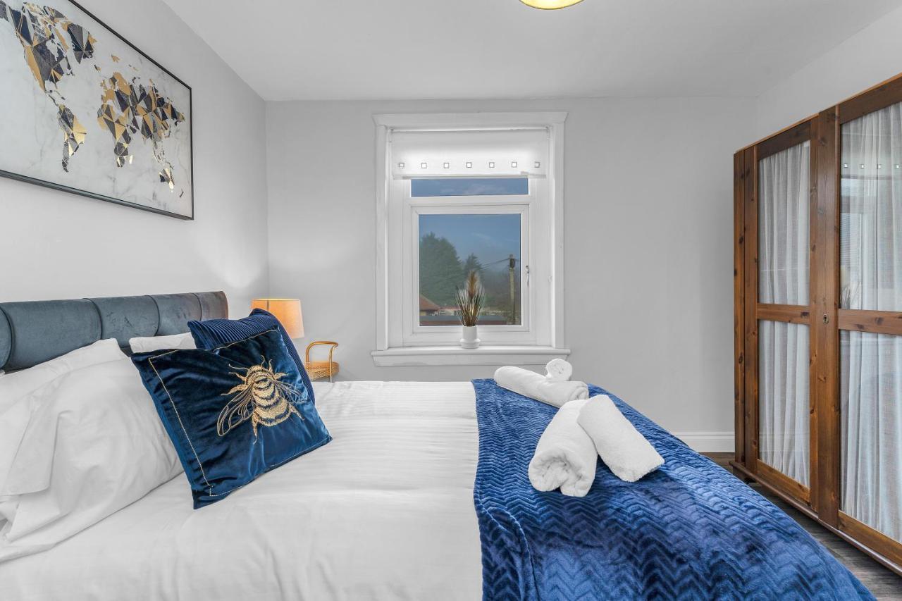 Modern & Spacious 2 Bedroom House - Free Parking - Front & Back Garden - Private Main Door Entrance Edimburgo Esterno foto