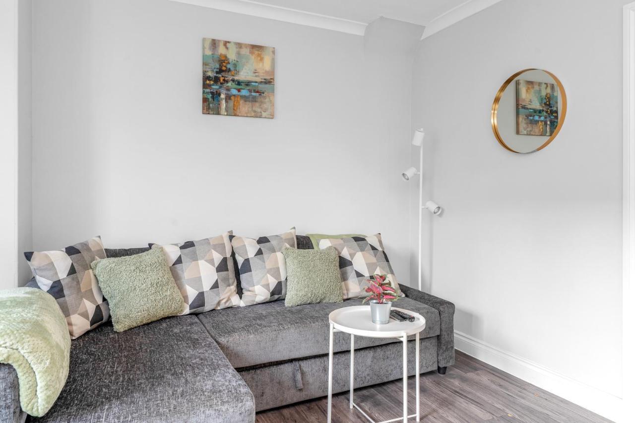 Modern & Spacious 2 Bedroom House - Free Parking - Front & Back Garden - Private Main Door Entrance Edimburgo Esterno foto