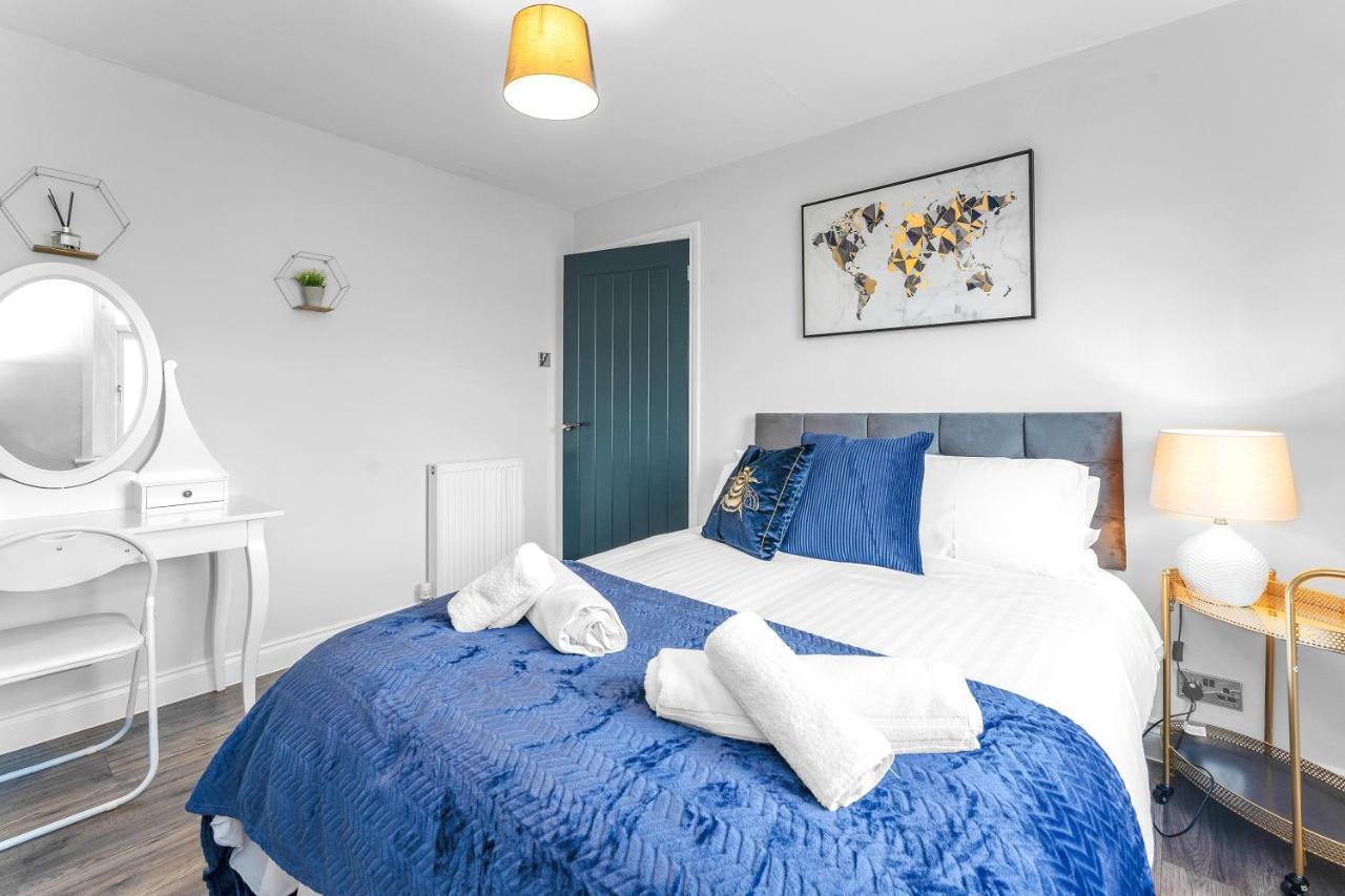 Modern & Spacious 2 Bedroom House - Free Parking - Front & Back Garden - Private Main Door Entrance Edimburgo Esterno foto