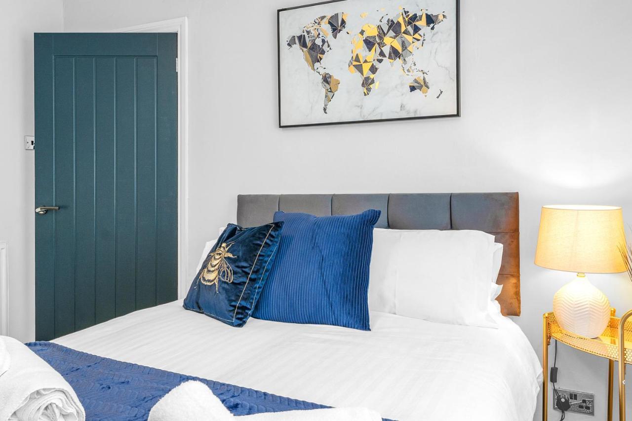 Modern & Spacious 2 Bedroom House - Free Parking - Front & Back Garden - Private Main Door Entrance Edimburgo Esterno foto