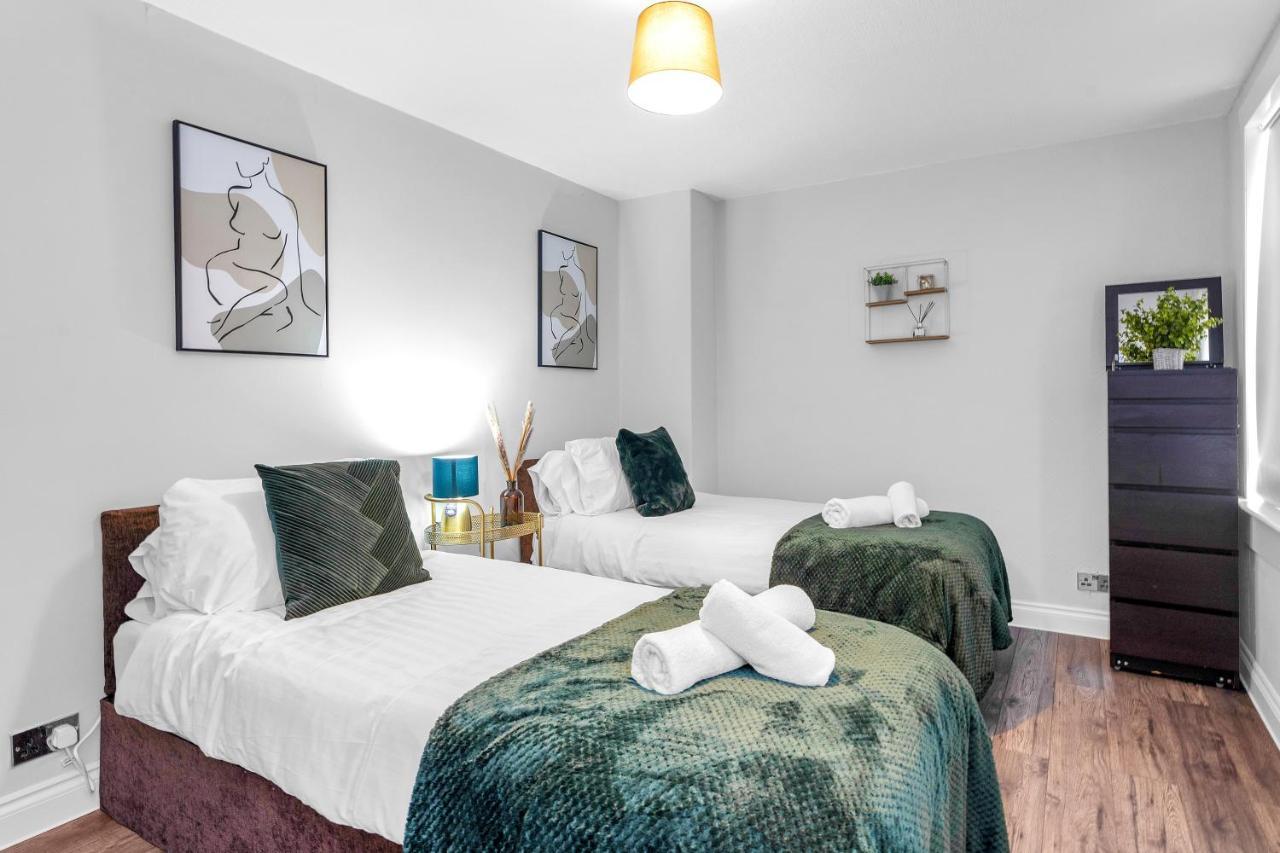 Modern & Spacious 2 Bedroom House - Free Parking - Front & Back Garden - Private Main Door Entrance Edimburgo Esterno foto