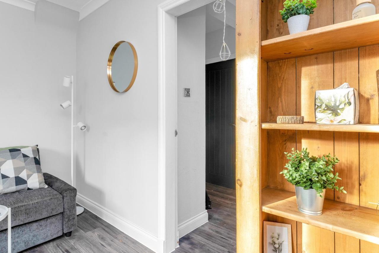 Modern & Spacious 2 Bedroom House - Free Parking - Front & Back Garden - Private Main Door Entrance Edimburgo Esterno foto