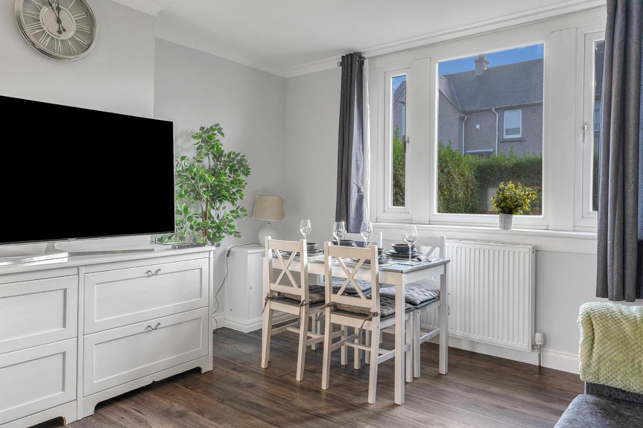 Modern & Spacious 2 Bedroom House - Free Parking - Front & Back Garden - Private Main Door Entrance Edimburgo Esterno foto